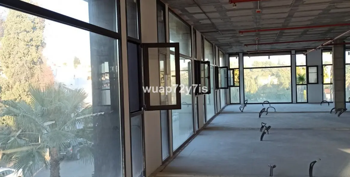 Long-term rent of commercial premises in Nueva Andalucía 86