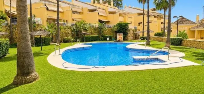 Venta de apartamento en planta media en San Pedro de Alcántara 0