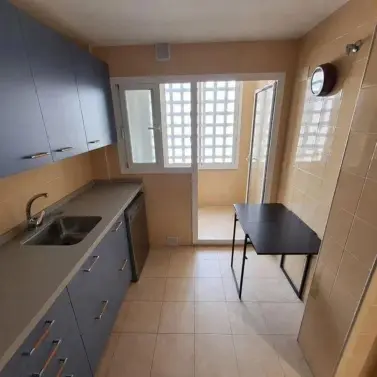 Venta de apartamento en planta media en San Pedro de Alcántara