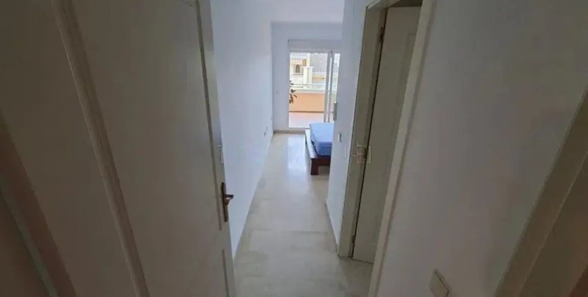 Venta de apartamento en planta media en San Pedro de Alcántara 10