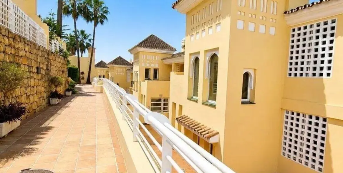 Venta de apartamento en planta media en San Pedro de Alcántara 14