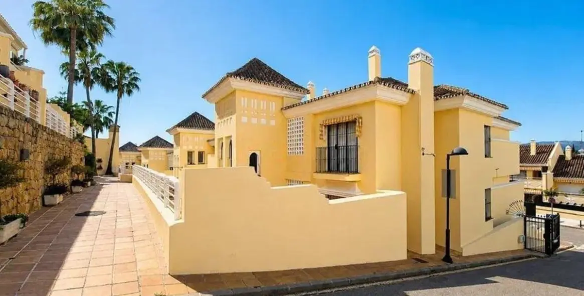 Venta de apartamento en planta media en San Pedro de Alcántara 15