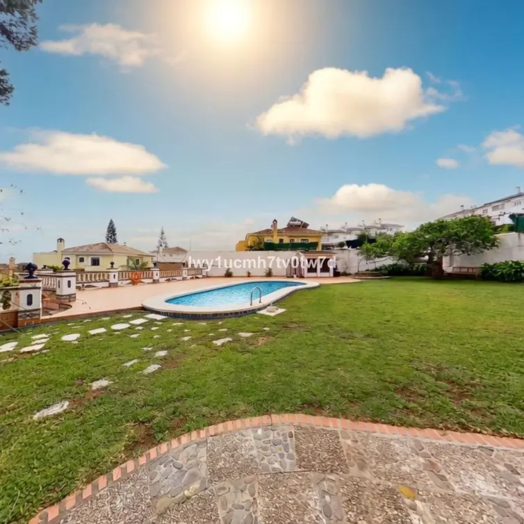 Venta de villa independiente en Churriana