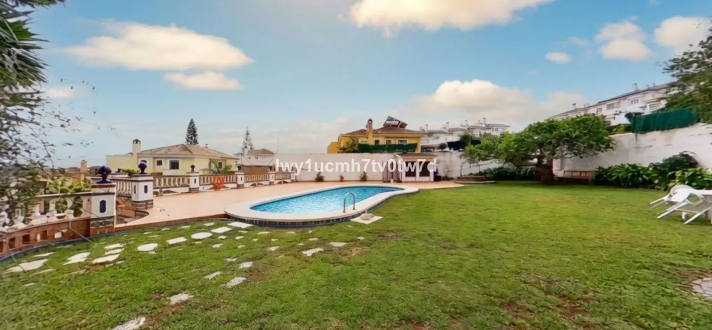 Venta de villa independiente en Churriana 0