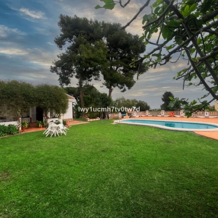 Venta de villa independiente en Churriana