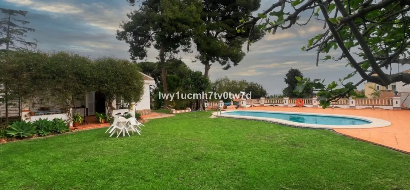 Venta de villa independiente en Churriana 1