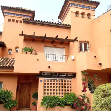 Venta de casa pareada en The Golden Mile