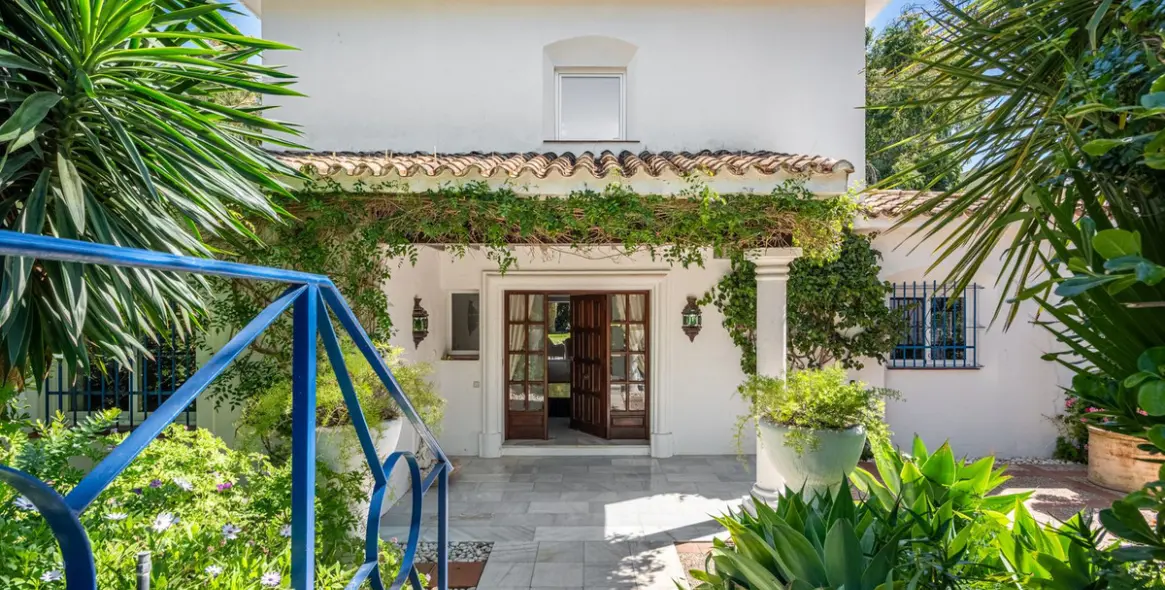 Venta de villa independiente en Nueva Andalucía 2