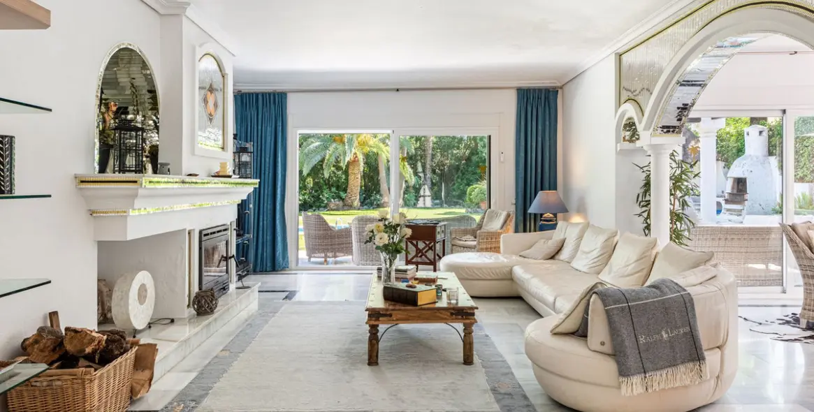 Venta de villa independiente en Nueva Andalucía 3