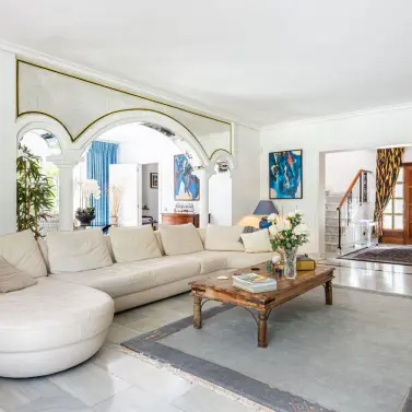Venta de villa independiente en Nueva Andalucía