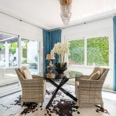 Venta de villa independiente en Nueva Andalucía