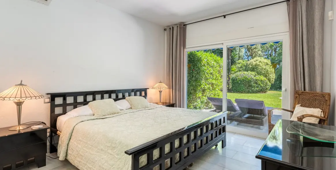 Venta de villa independiente en Nueva Andalucía 8
