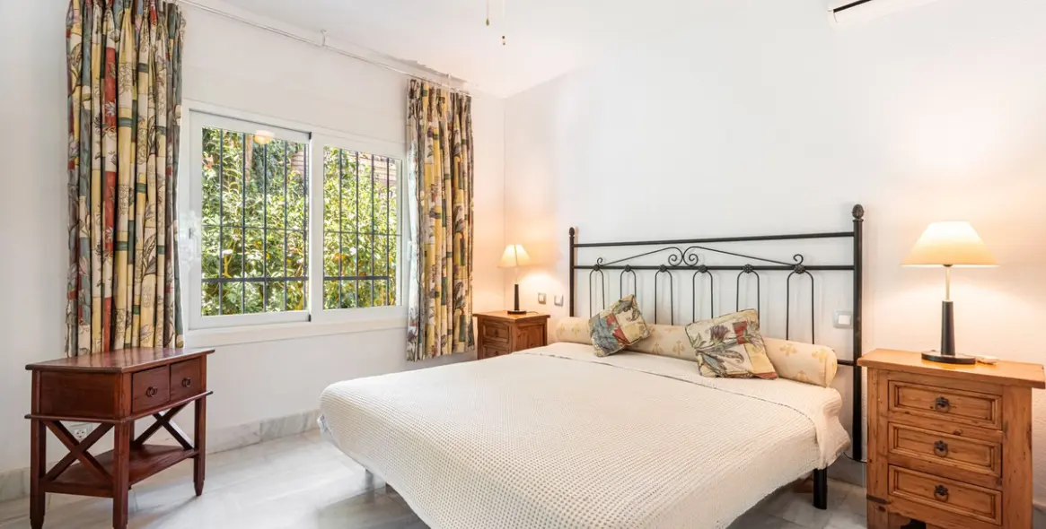 Venta de villa independiente en Nueva Andalucía 9