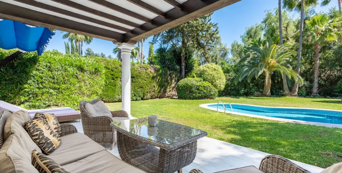 Venta de villa independiente en Nueva Andalucía 18