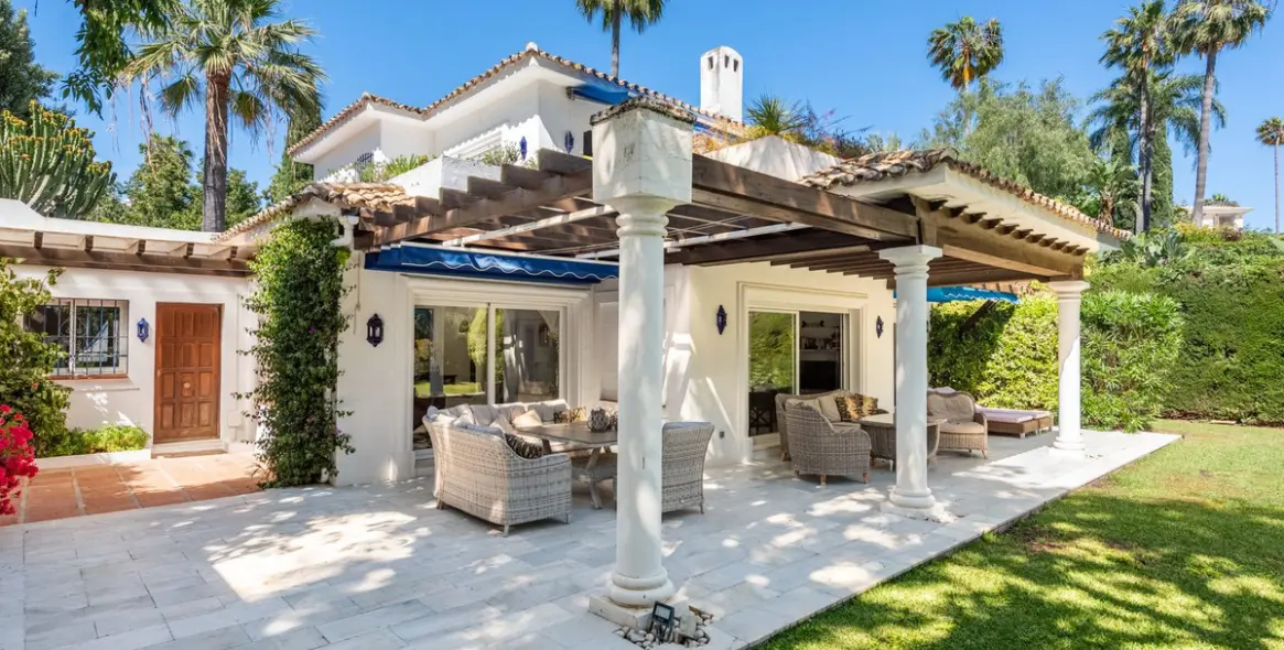 Venta de villa independiente en Nueva Andalucía 19