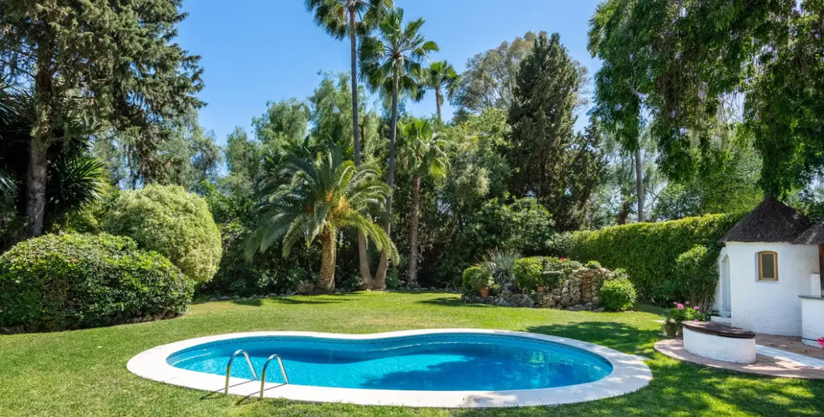 Venta de villa independiente en Nueva Andalucía 20