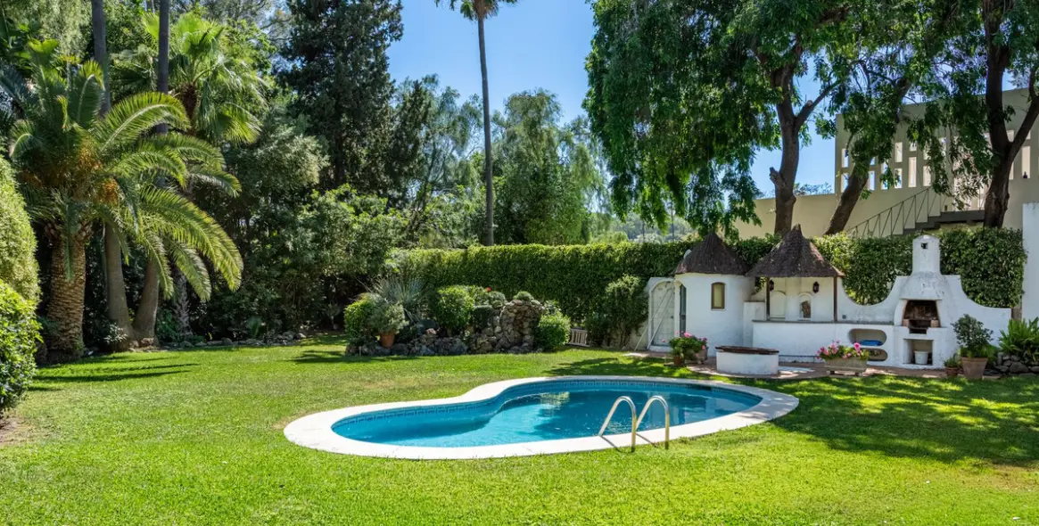 Venta de villa independiente en Nueva Andalucía 23