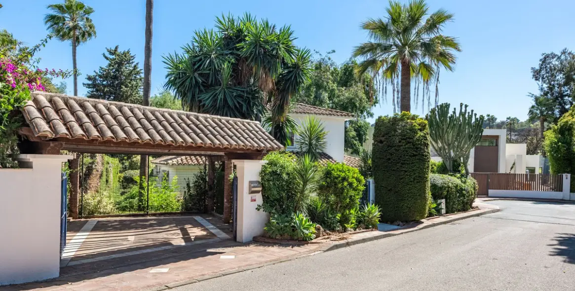 Venta de villa independiente en Nueva Andalucía 24