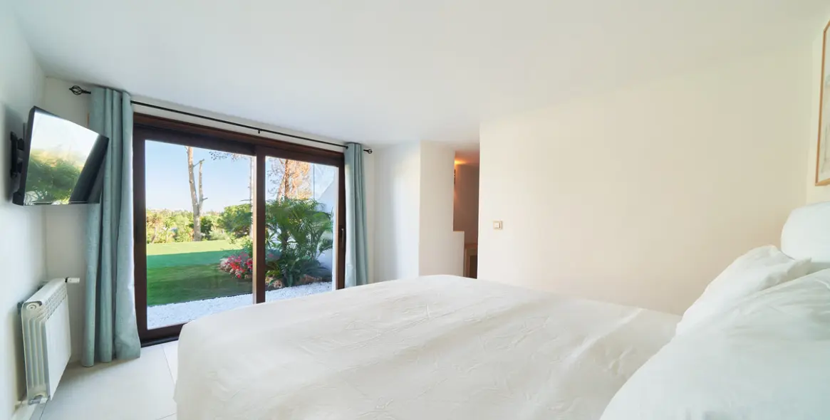 Venta de villa independiente en San Pedro de Alcántara 35