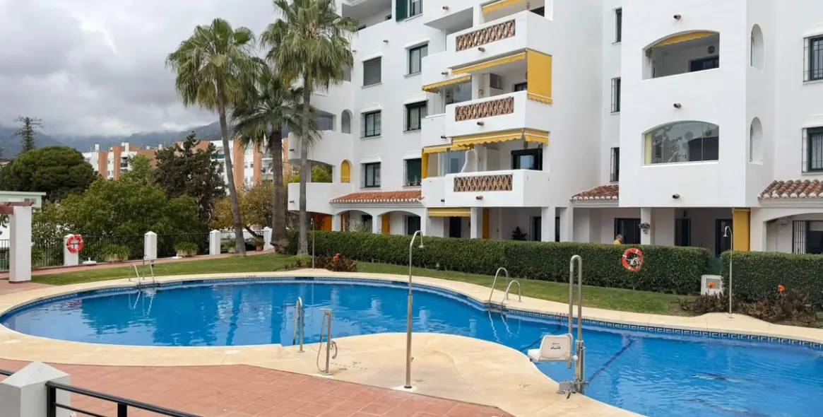 Sale of middle floor apartment in Benalmadena 1