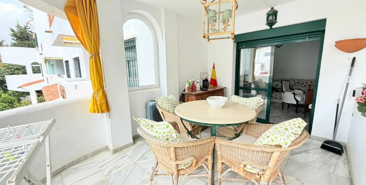 Sale of middle floor apartment in Benalmadena 2