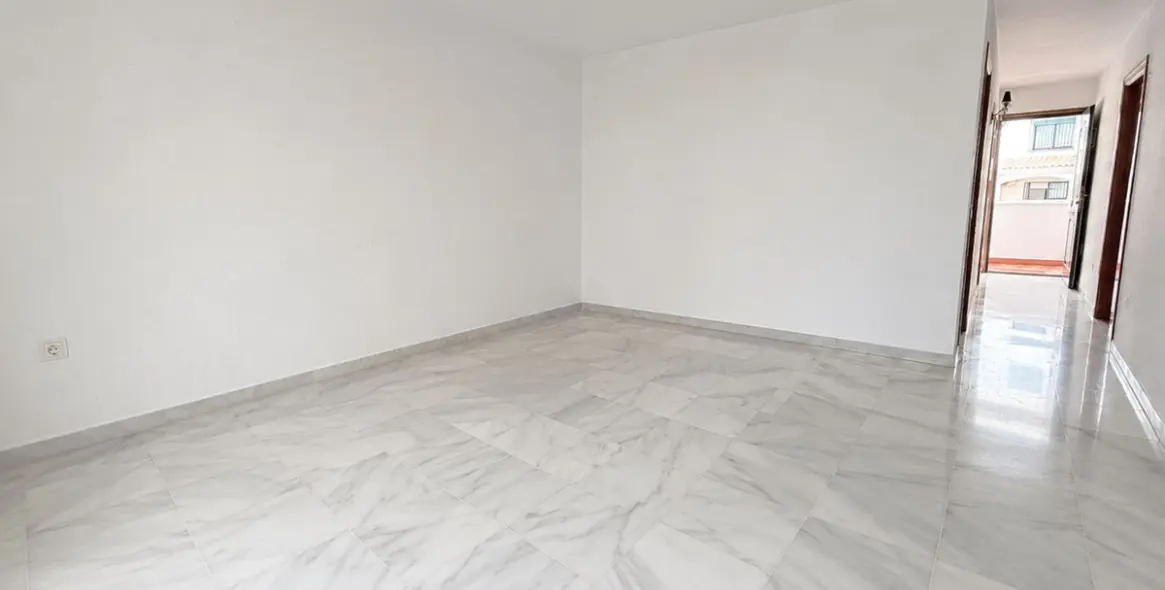 Sale of middle floor apartment in Benalmadena 8