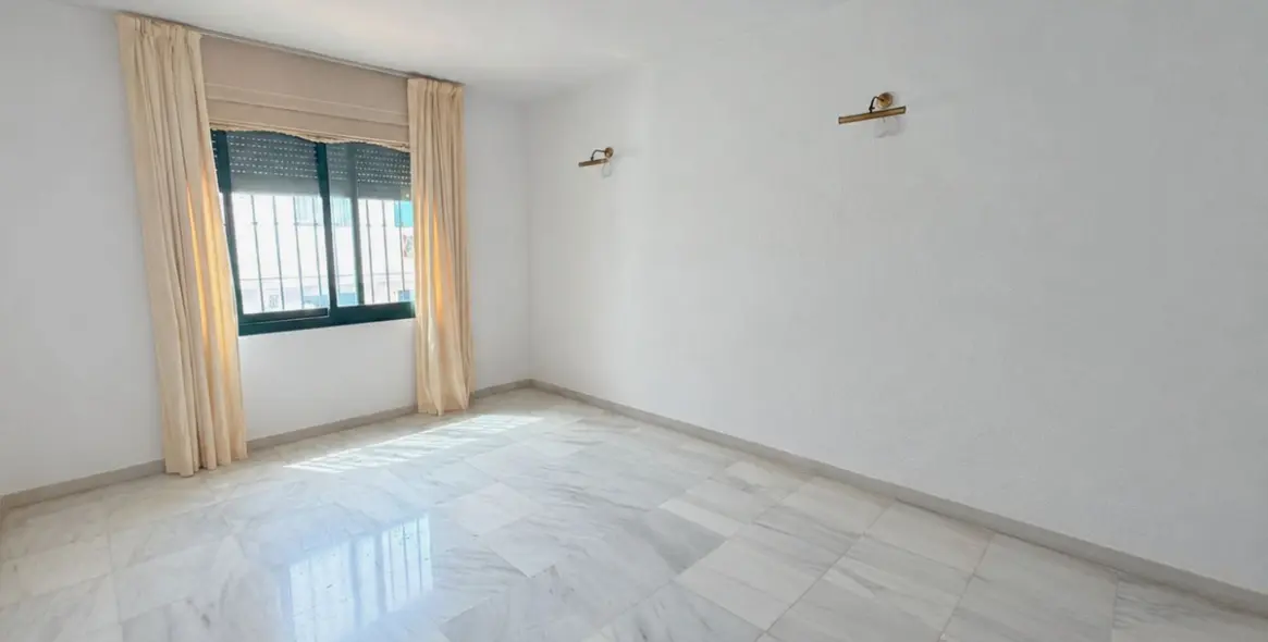 Sale of middle floor apartment in Benalmadena 9