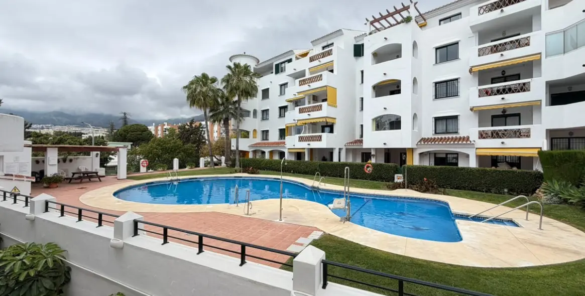 Sale of middle floor apartment in Benalmadena 17