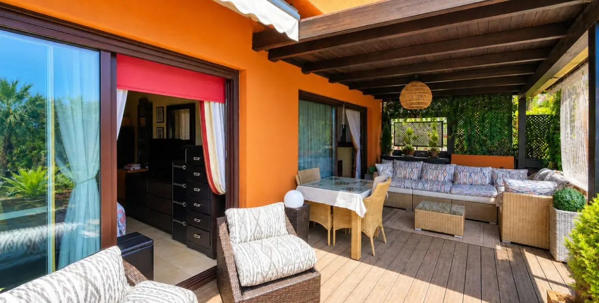 Продажа апартаментов на среднем этаже в Estepona 2