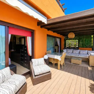 Продажа апартаментов на среднем этаже в Estepona