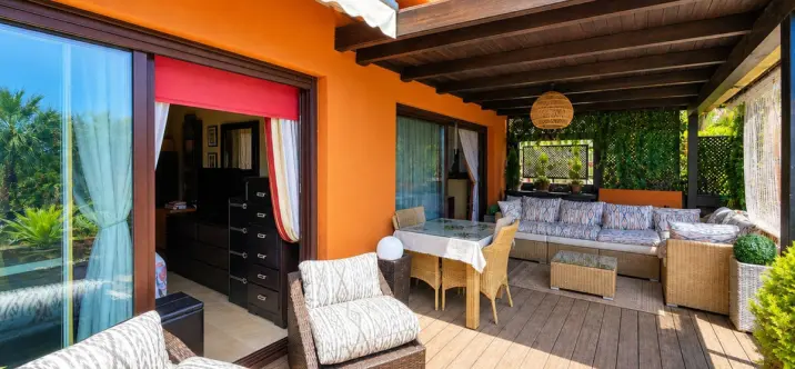 Продажа апартаментов на среднем этаже в Estepona 1