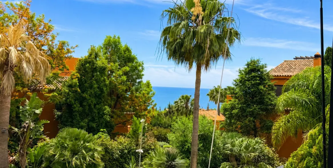 Продажа апартаментов на среднем этаже в Estepona 3