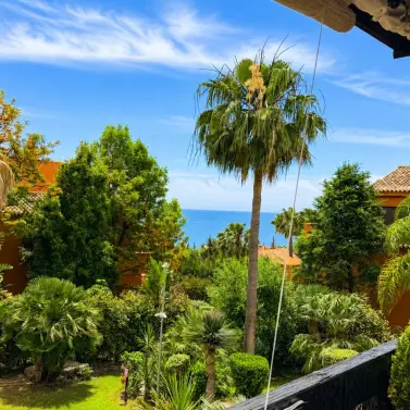 Продажа апартаментов на среднем этаже в Estepona