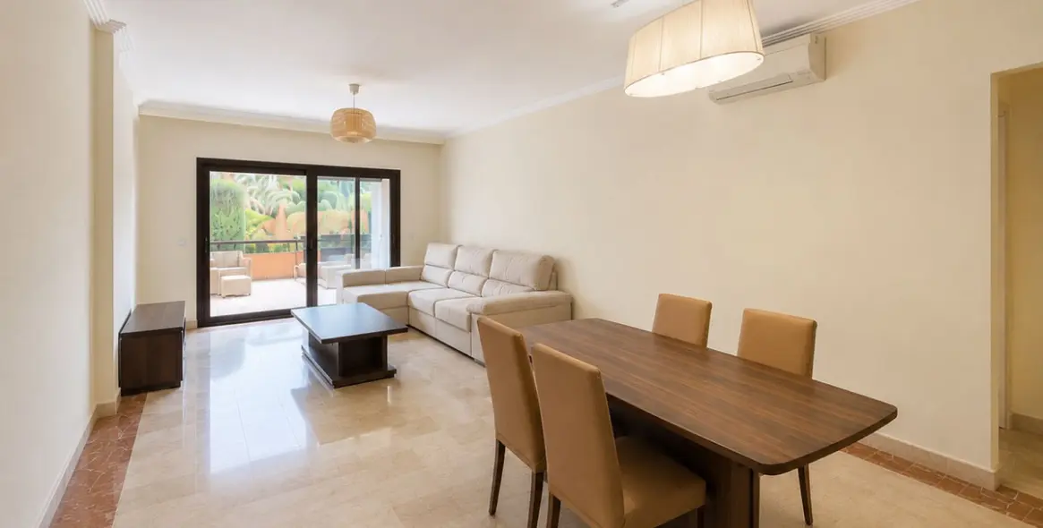 Продажа апартаментов на среднем этаже в Estepona 4