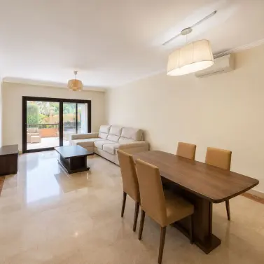Продажа апартаментов на среднем этаже в Estepona