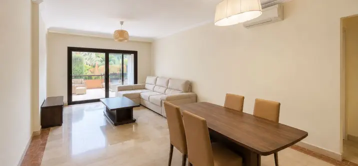 Продажа апартаментов на среднем этаже в Estepona 3