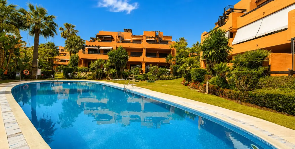 Продажа апартаментов на среднем этаже в Estepona 5