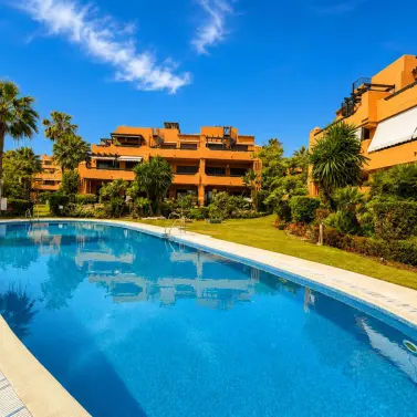 Продажа апартаментов на среднем этаже в Estepona