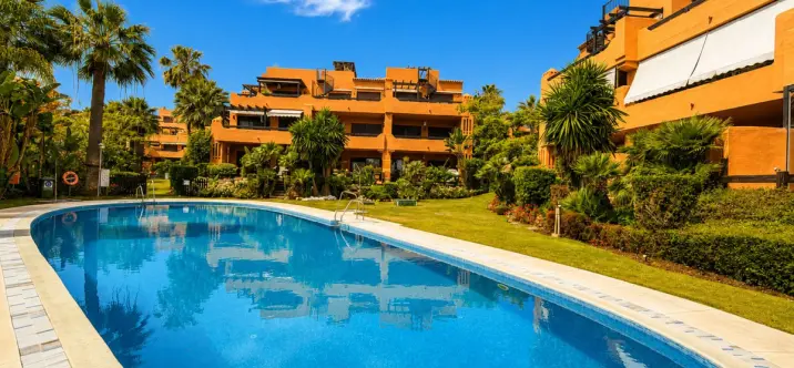 Продажа апартаментов на среднем этаже в Estepona 4