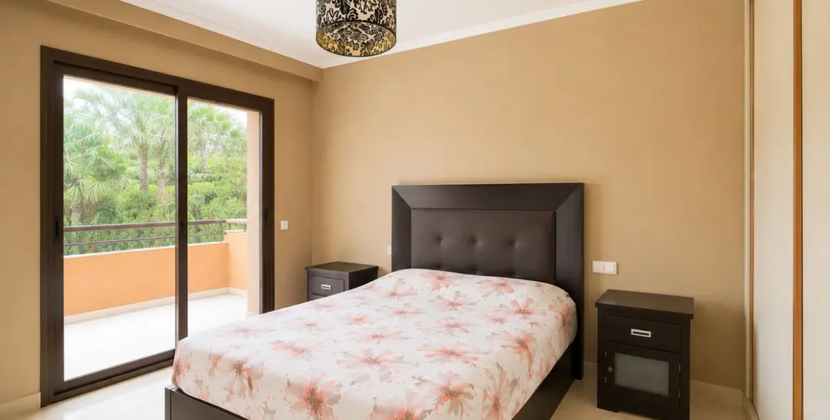 Продажа апартаментов на среднем этаже в Estepona 10