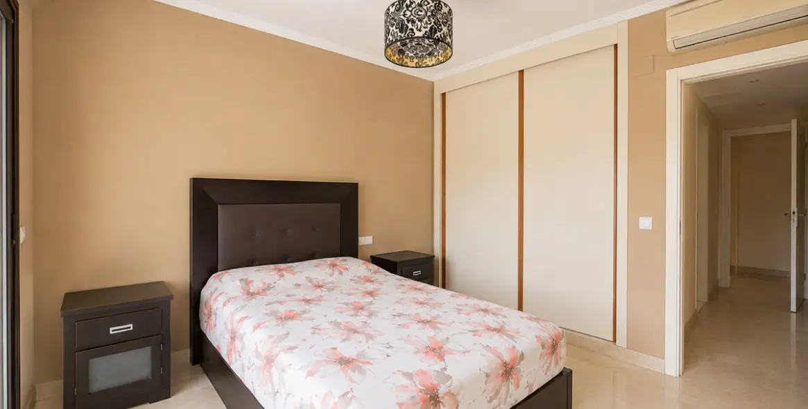 Продажа апартаментов на среднем этаже в Estepona 11