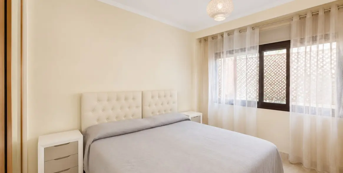 Продажа апартаментов на среднем этаже в Estepona 13
