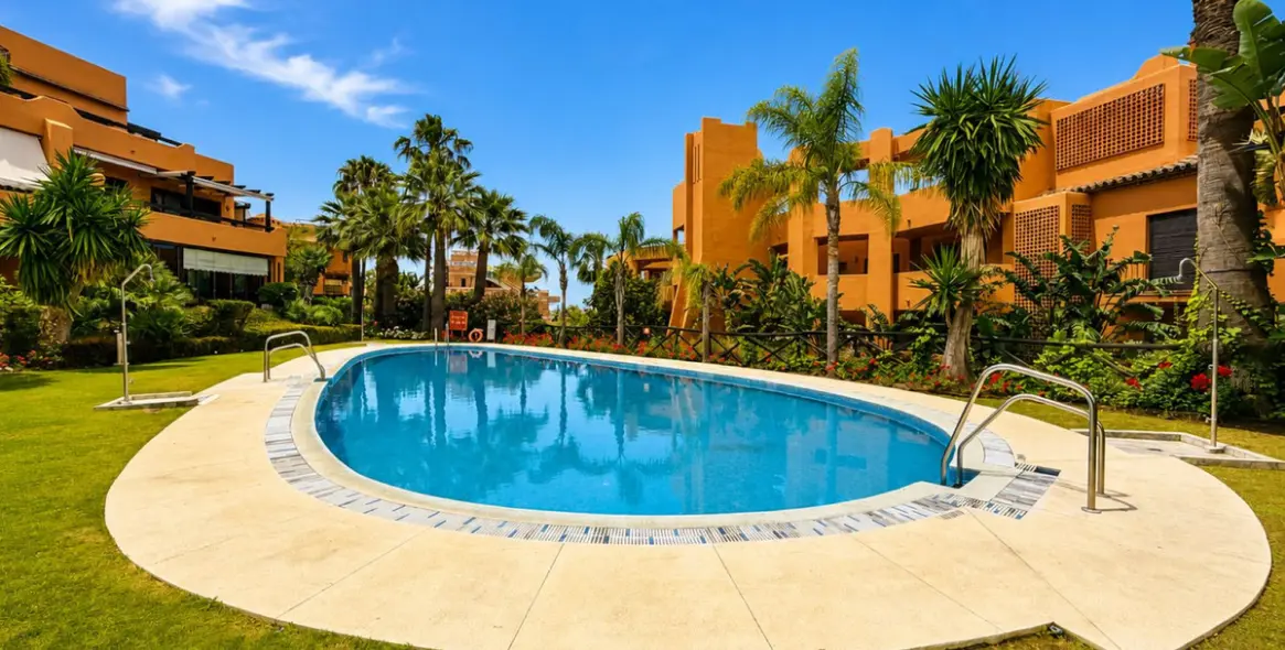 Продажа апартаментов на среднем этаже в Estepona 17