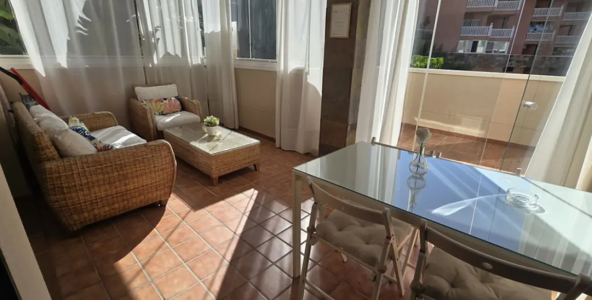 Sale of middle floor apartment in Higueron 14
