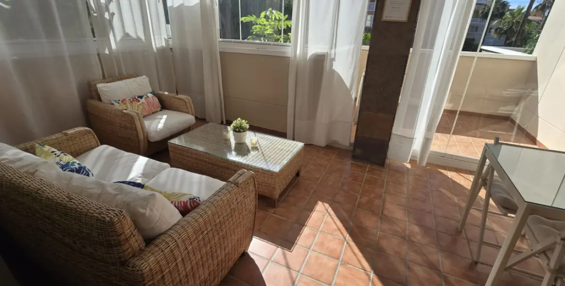 Sale of middle floor apartment in Higueron 15