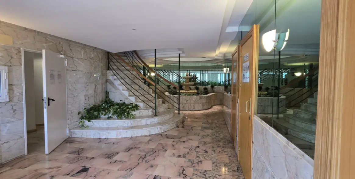 Sale of middle floor apartment in Higueron 18
