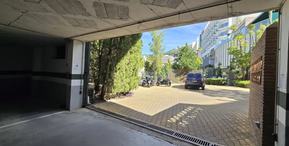 Sale of middle floor apartment in Higueron 19