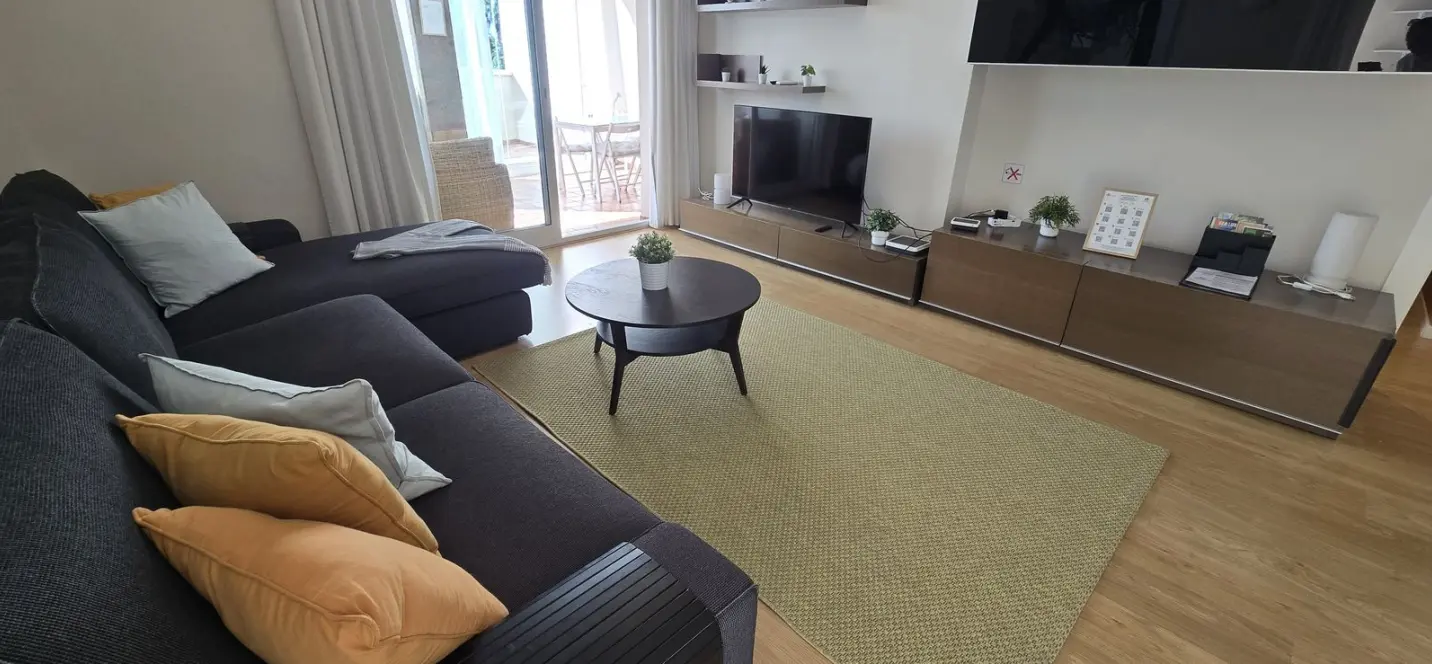 Venta de apartamento en planta media en Higueron 4