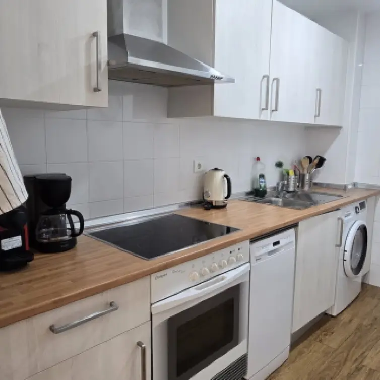 Venta de apartamento en planta media en Higueron