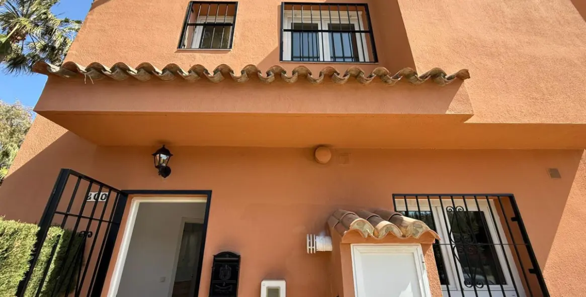 Sale of detached villa in Manilva 10